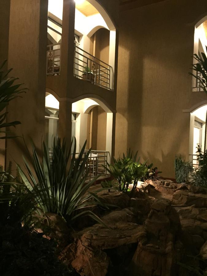 קיגאלי Heaven Restaurant & Boutique Hotel מראה חיצוני תמונה